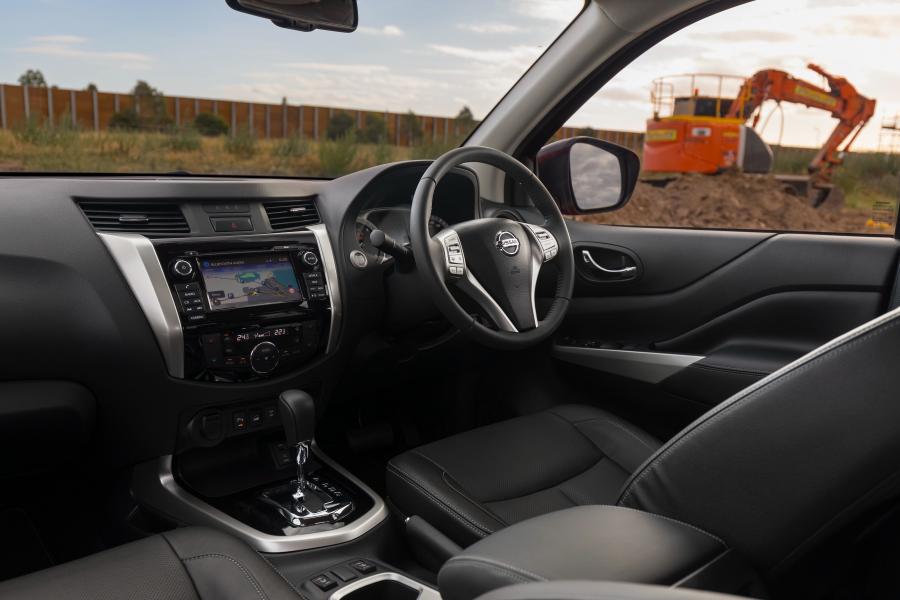 Интерьер Nissan Navara ST-X Dual Cab (D23) 2017 года  (AU) (фото 23 из 41)